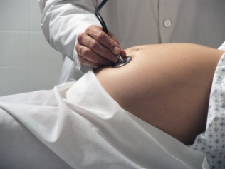 Mortalidade materna cai 34% em 20 anos